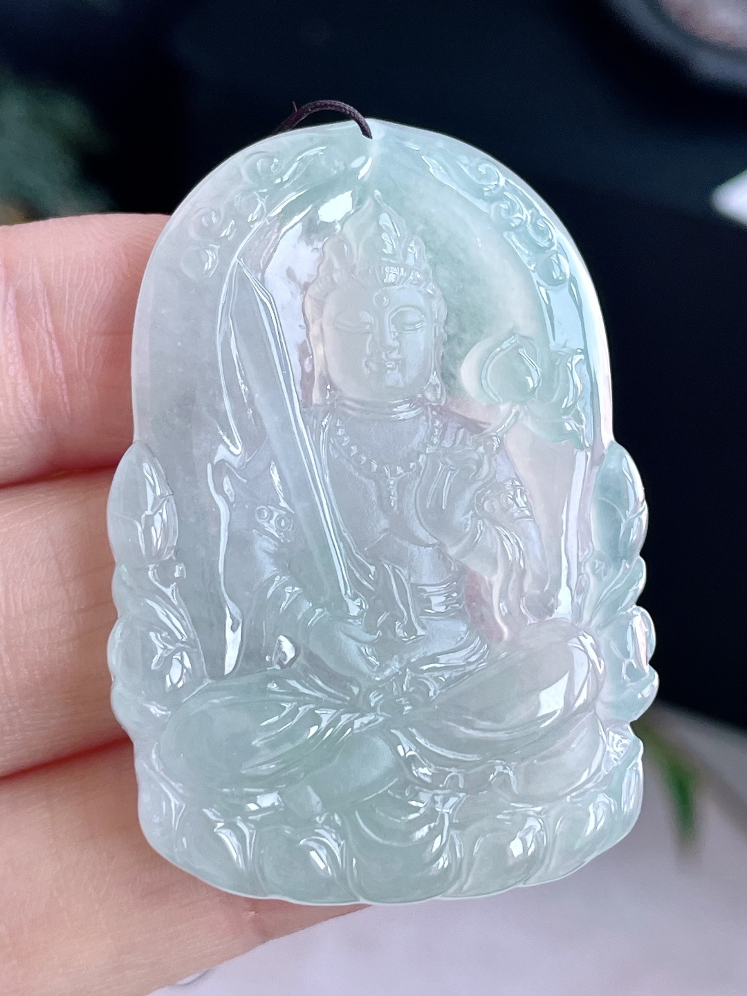 【裸石】糯冰晴水虚空藏观音牌吊坠 【说明】缅甸 无裂 性比高 【尺寸】48.3-33.4-5.4 【重量】20克