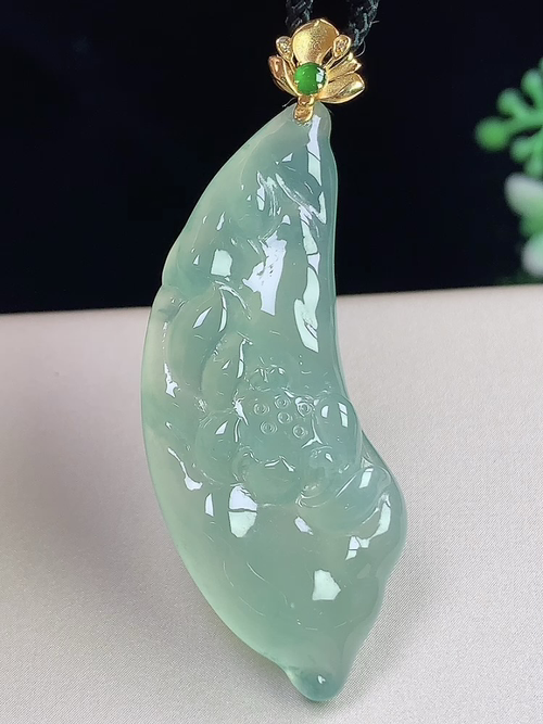 18k金镶冰晴莲花，一品清莲，无裂，尺寸43.3-16-5.9mm，S11lwh6
