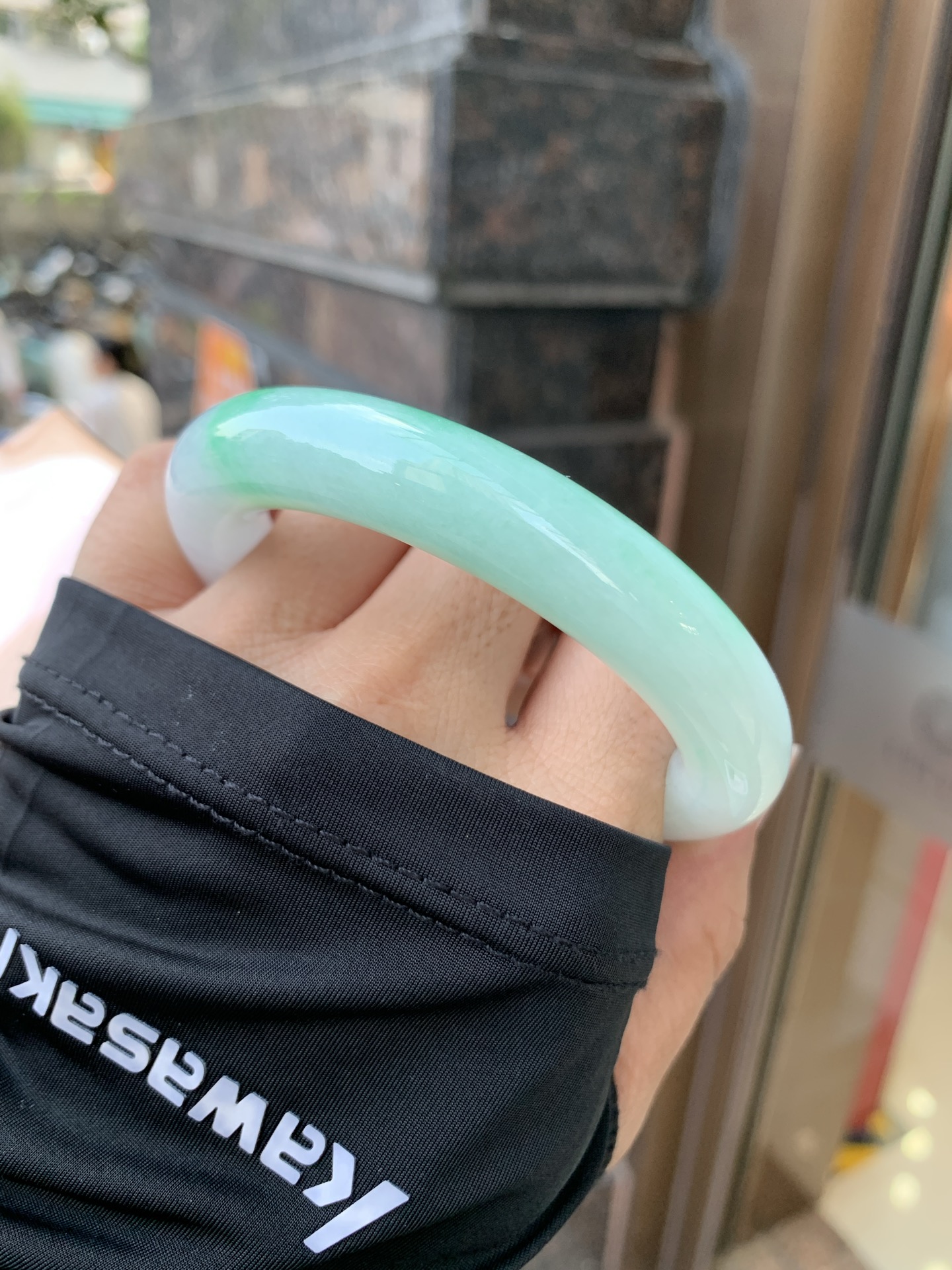 白底青圆条 58.2-11.9-11.9 1011-370-44 局部有点棉线，肉眼不显，无裂