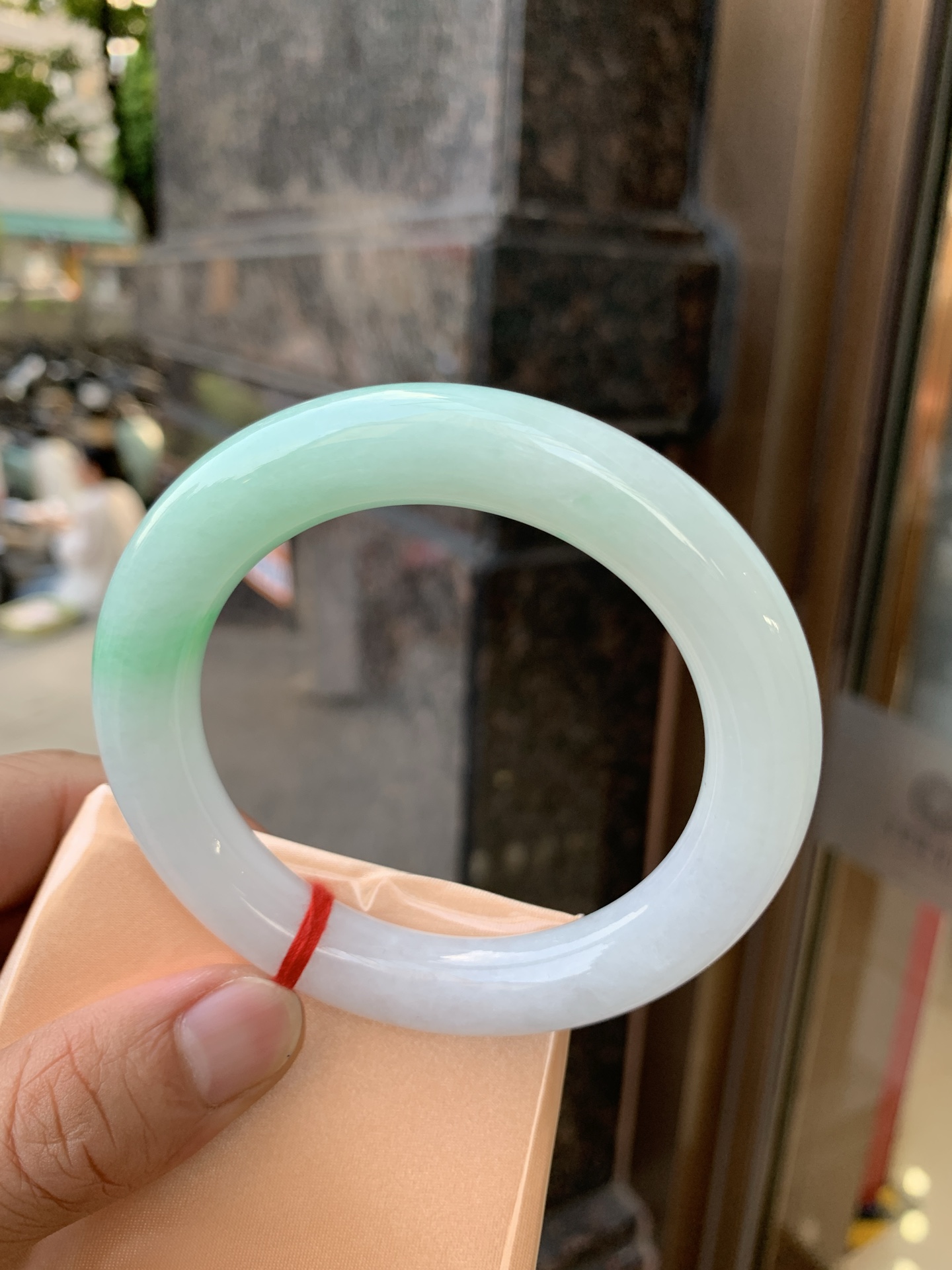 白底青圆条 58.2-11.9-11.9 1011-370-44 局部有点棉线，肉眼不显，无裂