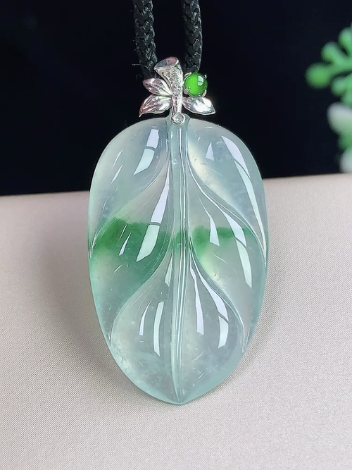 18k金镶冰飘绿树叶，金枝玉叶，无裂，尺寸29.4-18-4.1mm，S11lwh6