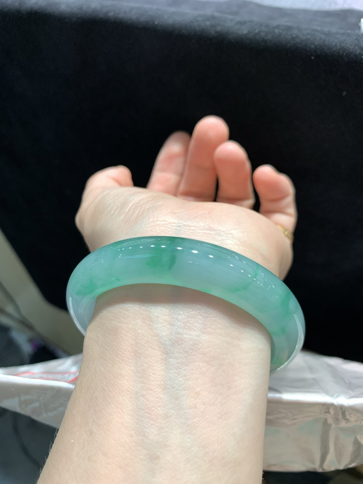 尺寸58.7/13.3/9.2，带色手镯
水润细腻 清新甜美