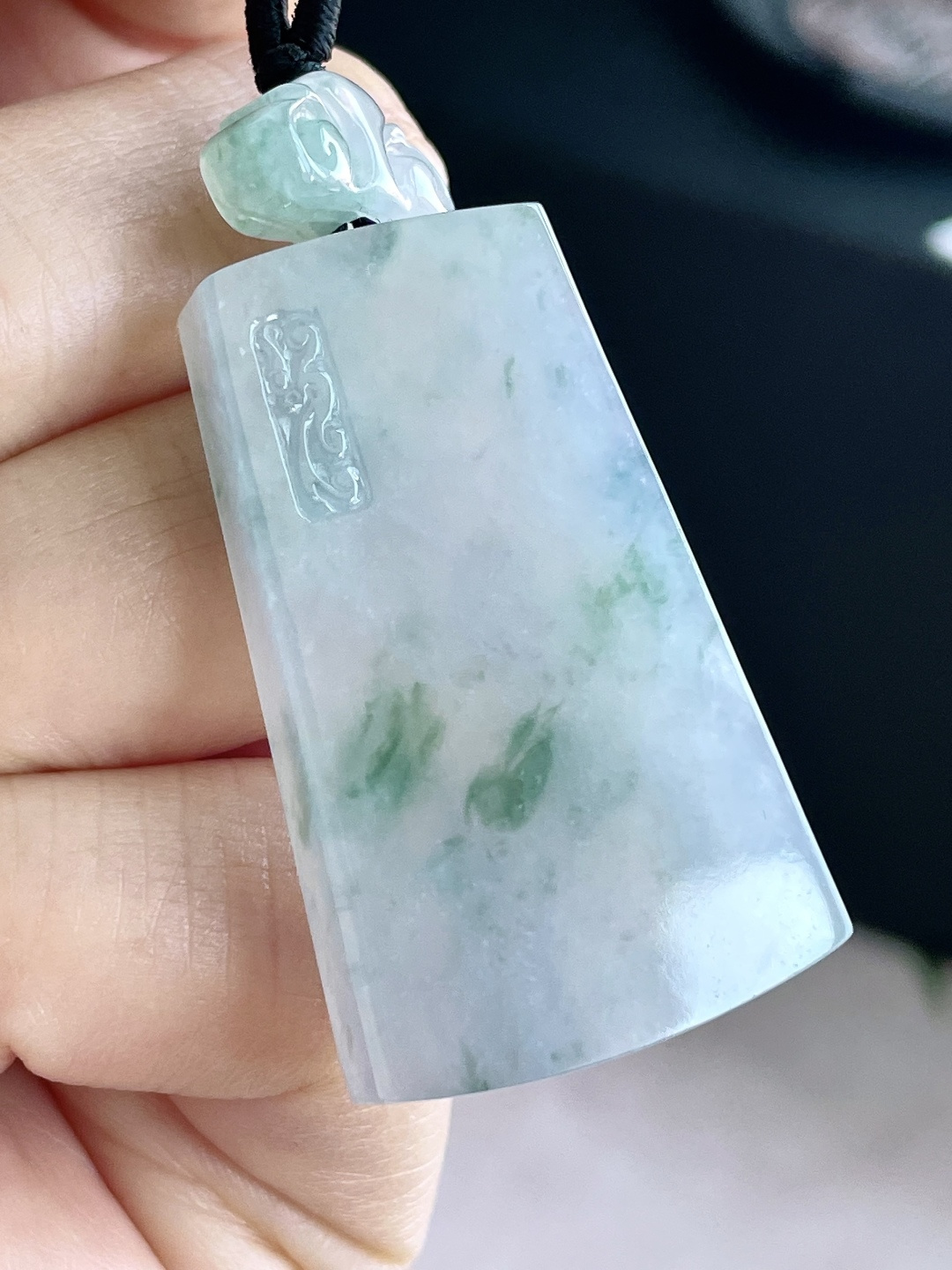 【裸石】冰种飘花仿古牌无事牌吊坠 【说明】缅甸 无裂 性比高 厚装 【尺寸】41.4-25-6.3 【重量】20克