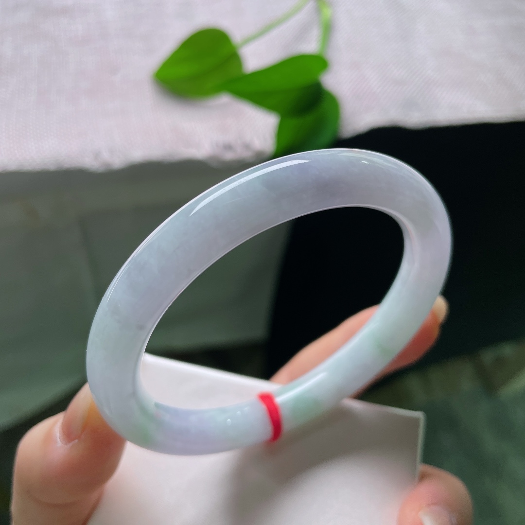 59.3/10，春彩圆条，皮纹，朦胧均匀晕染，间杂丝丝浅绿，色调温柔不浓烈，上手温婉恬静，尽显东方女子的含蓄之美。ss57868a